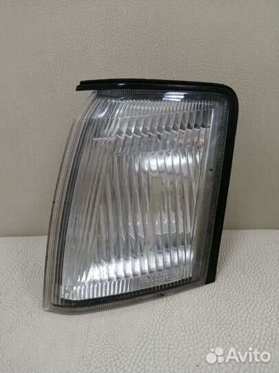 Габарит левый Toyota Crown