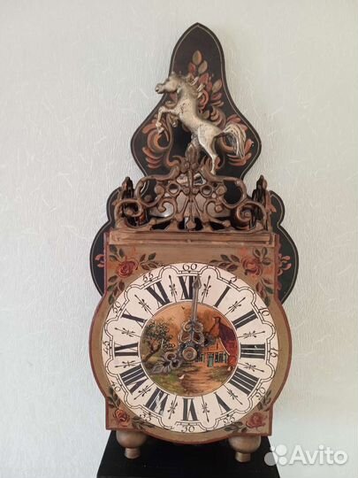 Старинные настенные антикварные часы с боем