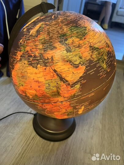 Глобус сенсорный с горами