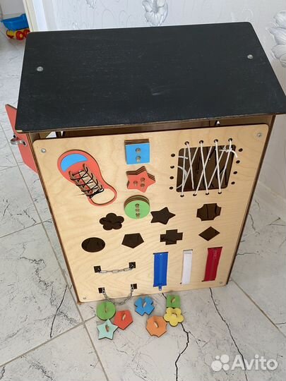 Детский домик, бизиборд