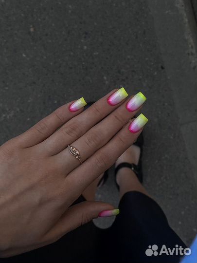 Маникюр педикюр