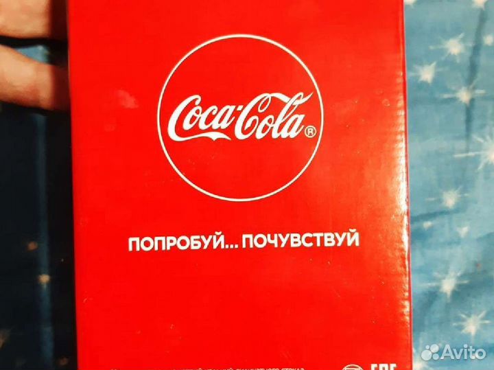 Футбольный мяч кожа,и бокалы Coca-Cola