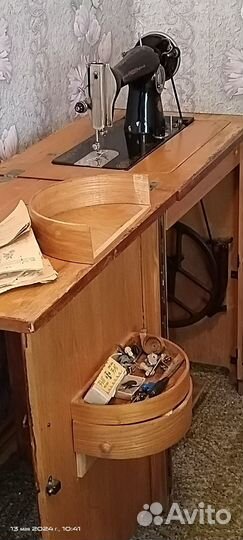 Швейная ножная машинка из СССР