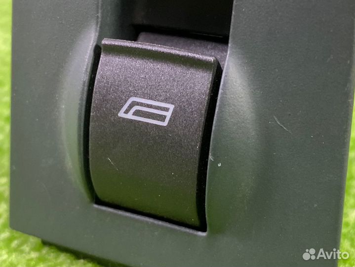 Кнопка стеклоподъемника левая Audi Allroad C5 ARE