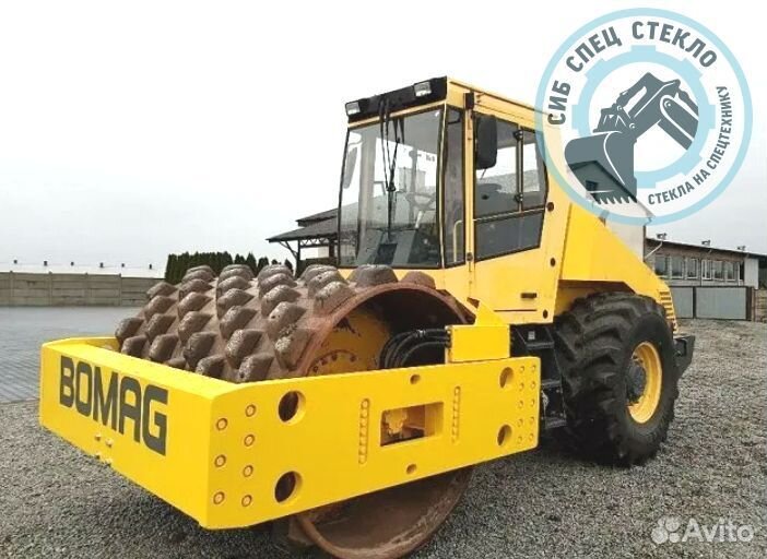 Стекло кузовное правое на Бомаг Bomag Bw 219 D