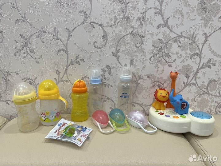 Бутылочки, чехлы для сосок, музыкальная игрушка