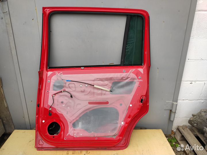 Дверь задняя правая на Opel Zafira B