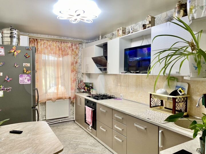 2-к. квартира, 64 м², 1/10 эт.