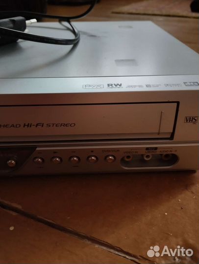 LG Видеомагнитофон c DVD