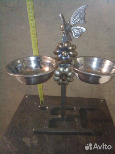 Стойка с мисками для кошек/маленьких собак