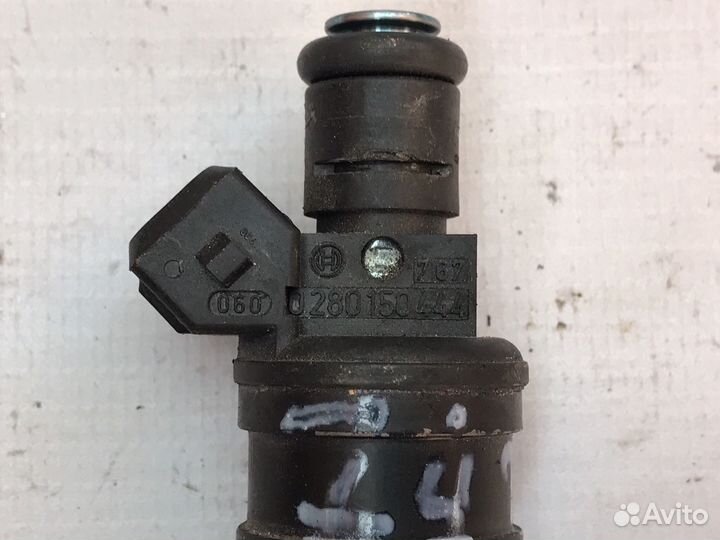 Форсунка топливная Audi A4 VW Passat B5 1.8 ADR