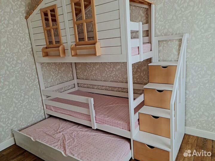 Детская двухъярусная кровать