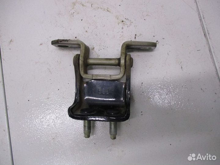 Петля двери задней правой верхняя Suzuki Grand Vit