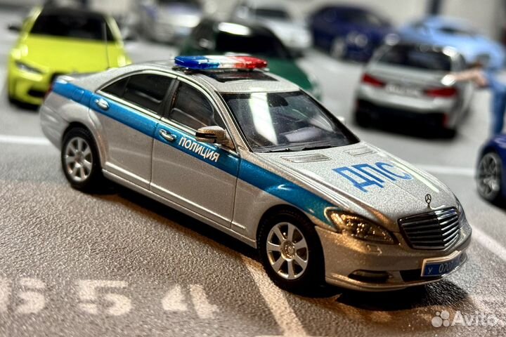 Модель Mercedes-Benz S-klasse W221 Autoart 1:43