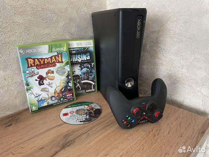 Xbox 360 slim с дисками