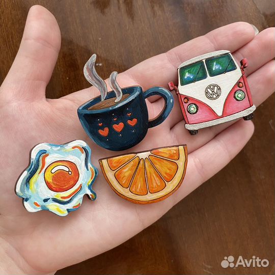 Деревянная брошь значок авторская ручной работы