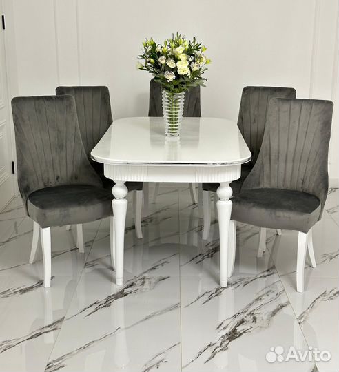 Стол со стульями