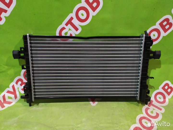 Радиатор охлаждения Opel Astra H мт 2004-2010