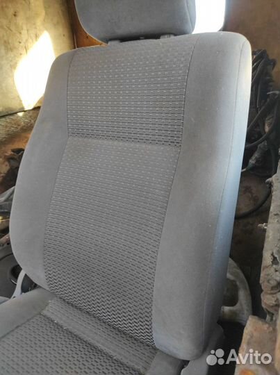 Передние сидения Mitsubishi Lancer Cedia 9