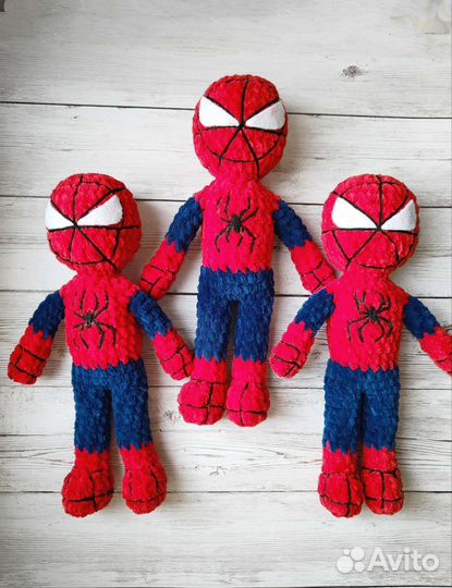 Вязаная игрушка Человек паук