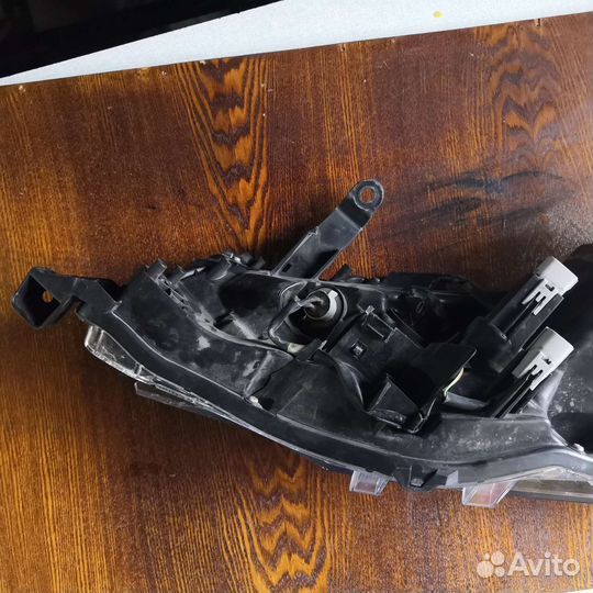 Led фараToyota corolla 180