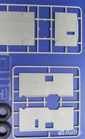 EE35134 1/35 Пункт управления газ-66