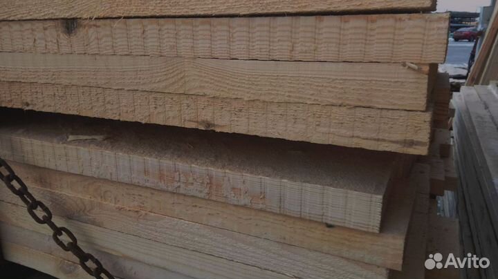 Сосновые доски, надежность и стабильность в каждом