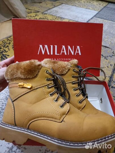 Продам женские ботинки