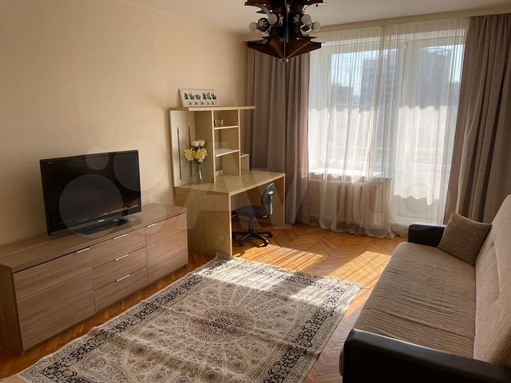 2-к. квартира, 57 м², 8/12 эт.