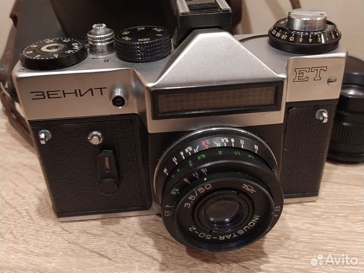 Плёночный фотоаппарат Зенит и принадлежности