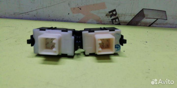 Кнопки стеклоподъемника Toyota Avensis II 2 T250