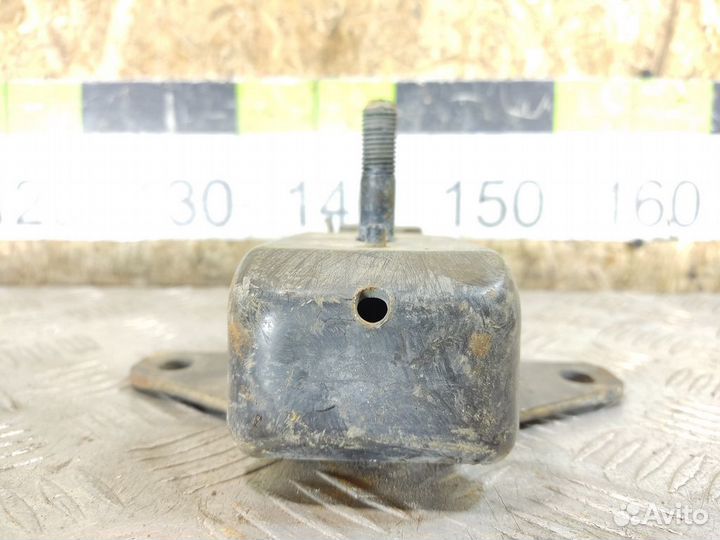 Опора двигателя левая Volkswagen Amarok 2010+