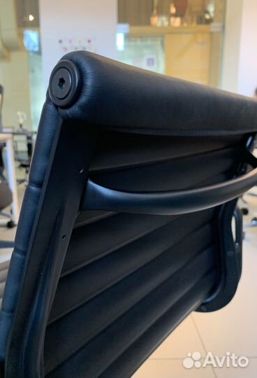 Кресло Eames Ribbed Office Chair EA 119