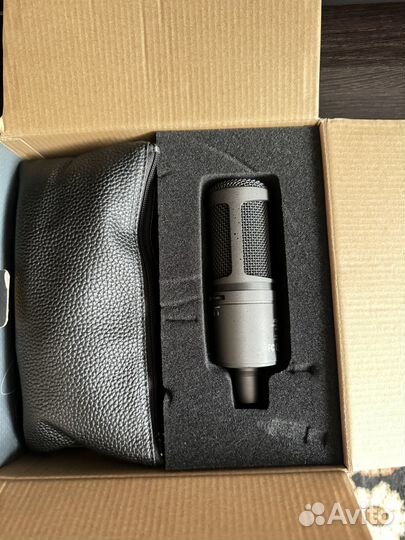 Студийный микрофон