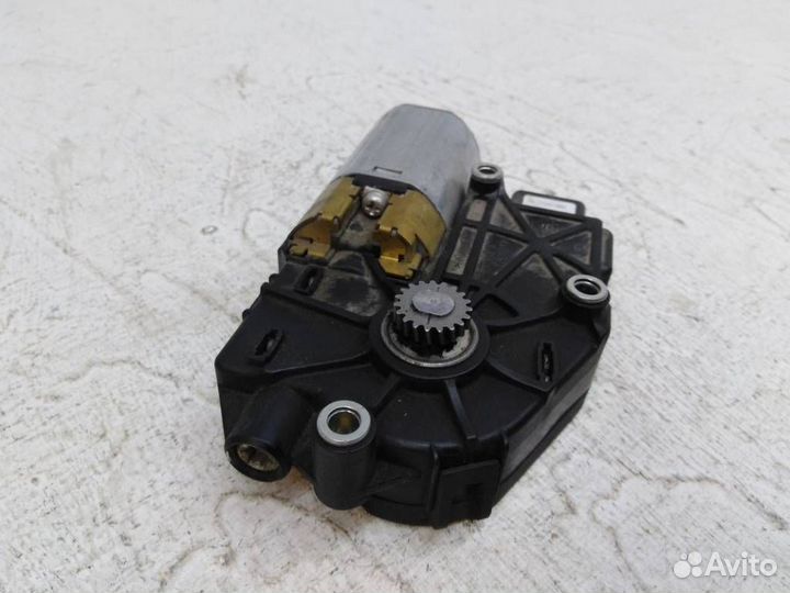 Моторчик люка Мерседес