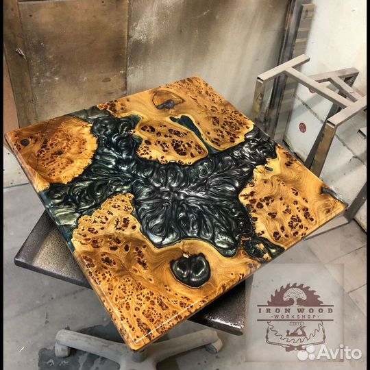 Стол река из эпоксидной смолы