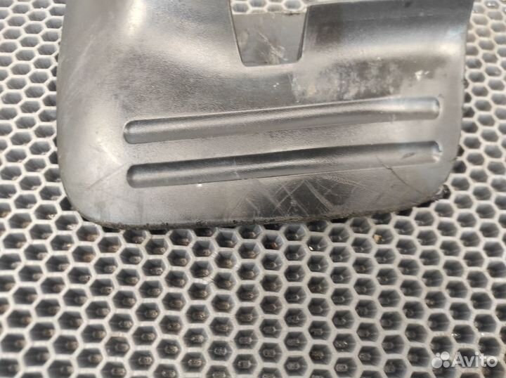 Брызговик перед лев Hyundai Grand Starex