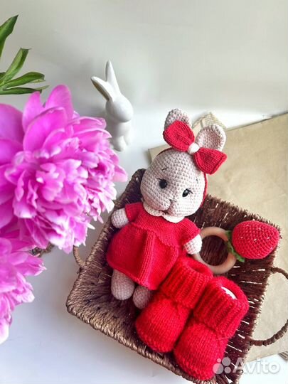 Набор погремушка, мягкая игрушка, пинетки