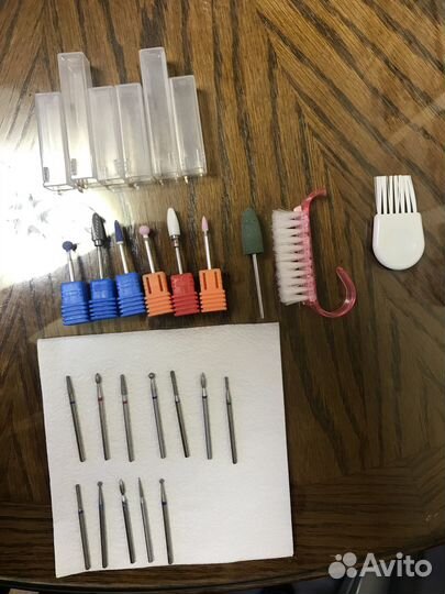 Лампа для сушки ногтей и пылесос для маникюра