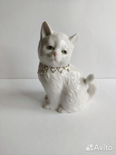 Фарфоровые статуэтки кошки и кота