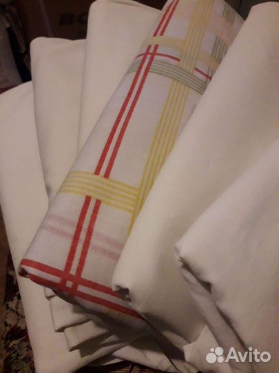 Подушки. Постельное бельё. Шторы