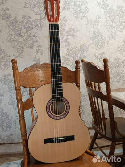Классическая гитара шестиструнная