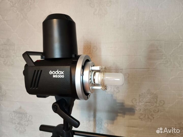 Вспышка студийная Godox MS300