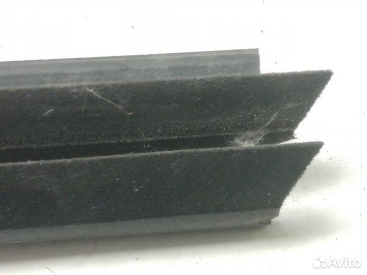 Уплотнитель стекла двери задний левый Peugeot 207