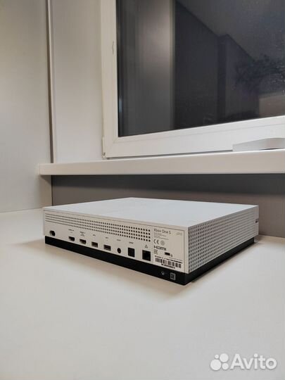 Xbox one s 1 геймпада 1tb