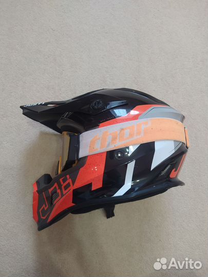 Мотоциклетный шлем + наколенники