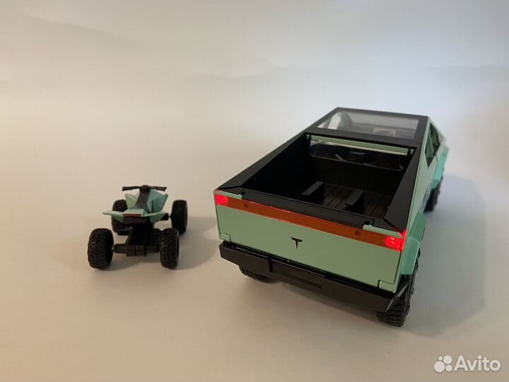 Машинка металлическая