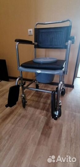 Кресло-каталка с туалетным устройством