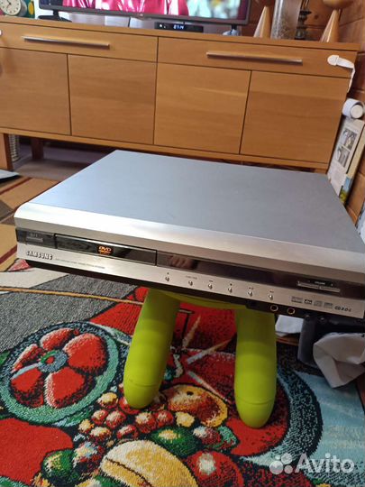 Видеомагнитофон с караоке