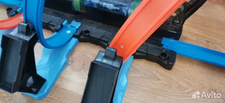 Автотрек hot wheels винтовое столкновение